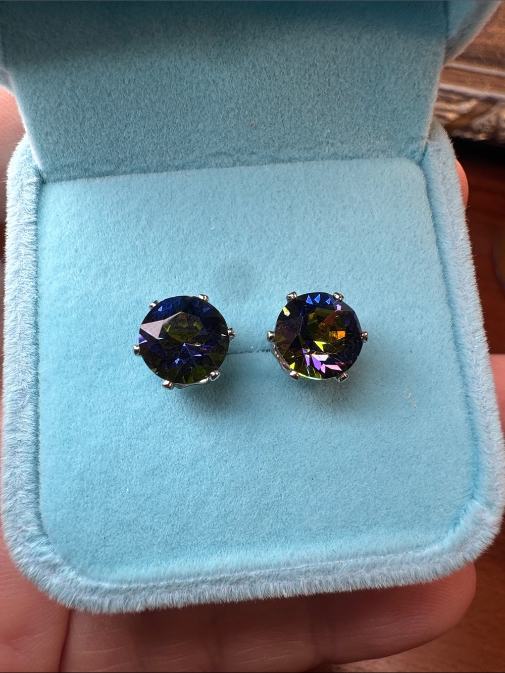 3197-Swarovski crystal element post earrings.‎ Velvet box included.